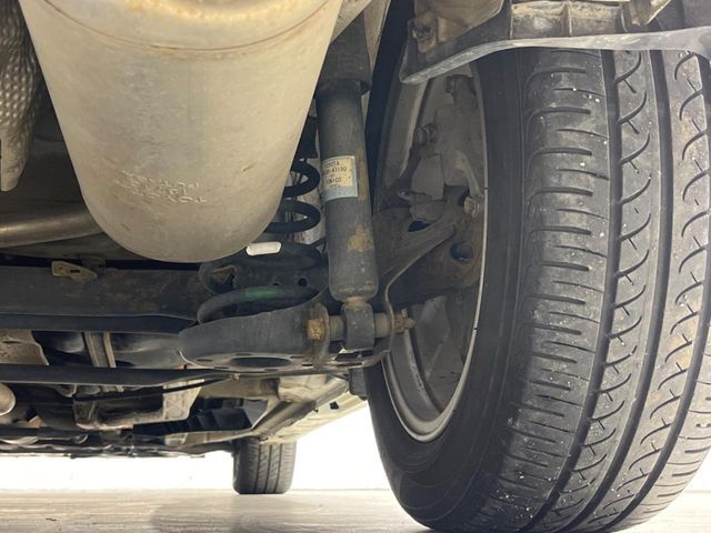 お車を安心してお乗りいただく為には、足回りの定期点検が欠かせません。サービスサポート（有償保証）では無料点検もご提供しており、安心のカーライフをお過ごしいただけるサポート体制が整っています。