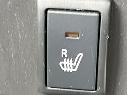 【シートヒーター】寒い日に重宝するシートヒーター！エアコンより早く温まってくれるので寒がりの人も安心ですね♪エアコンの温風は乾燥するから苦手、という方にもをおすすめです。