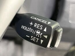 【レーダークルーズコントロール】高速道路での長距離走行が楽に！！自動で速度を保つクルーズコントロールが、衝突軽減システムと連携し、前方の車両を感知して車間を保つように速度調節してくれます！！