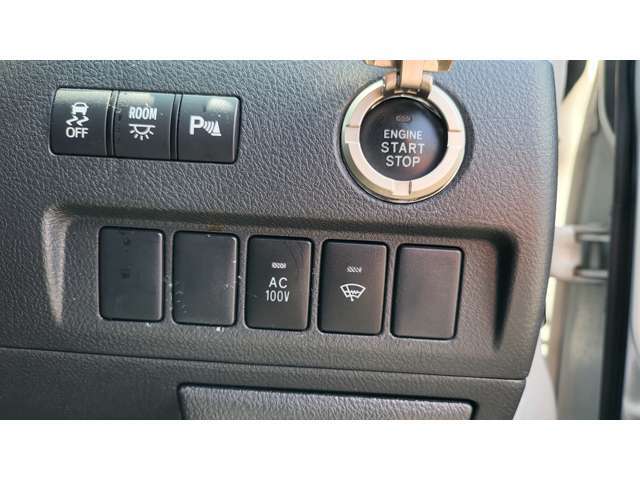 タイヤやオイルなども販売・交換しております！お車購入時にタイヤも購入しようかと考えている方がいらっしゃればお気軽にご相談ください♪