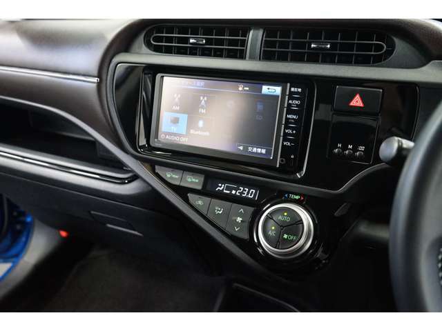 地デジTV/CD/Bluetooth対応ナビあり◎各種エンタテインメントが快適なドライブをより盛り上げます。また、オートエアコンを装備しているので設定した温度で車内の温度調整を自動で行ってくれます！！