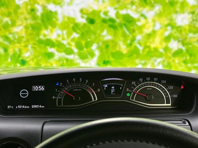 WECARSの展示場では実際に見て、触ってお車をお選びいただけます！知識の豊富な営業スタッフが様々なカーライフをご提案いたします！