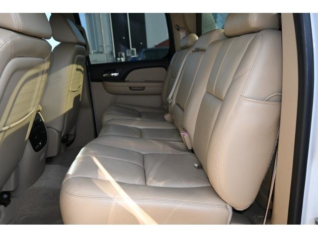 在庫台数約100台！厳選車両を多数展示しております。ぜひ一度展示場にもお立ち寄りください！愛知県津島市百島町三正六歩29-2　TEL：0567-28-4749