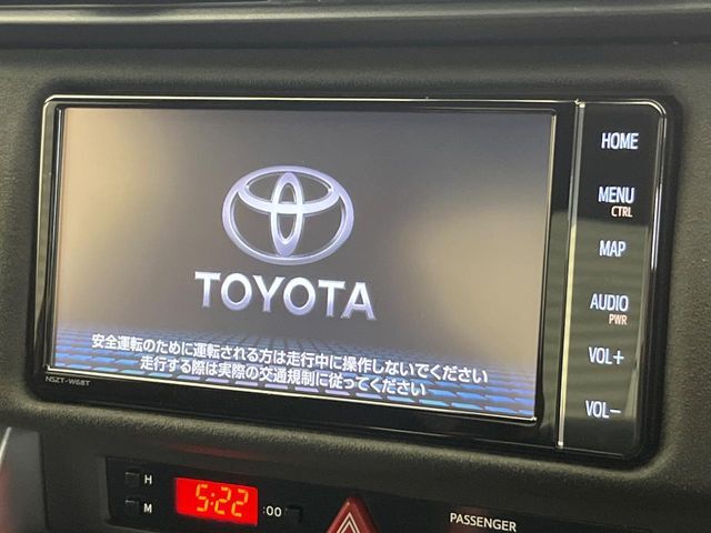 【純正ナビ】人気の純正ナビを装備。オーディオ機能も充実しており、Bluetooth接続すればお持ちのスマホやMP3プレイヤーの音楽を再生可能！毎日の運転がさらに楽しくなります！！