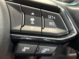 【マツダ・レーダークルーズコントロール】高速道路での長距離走行が楽に！自動で速度を保つクルーズコントロールが、衝突軽減システムと連携し、前方の車両を感知して車間を保つように速度調節してくれます！！