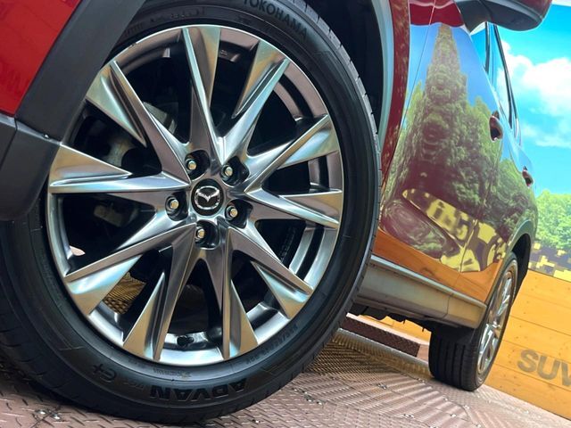 【純正19インチアルミホイール】外観にマッチした純正アルミホイールを装着しております。各種社外アルミホイールや、スタッドレスタイヤも取扱いしております。是非ご相談ください♪