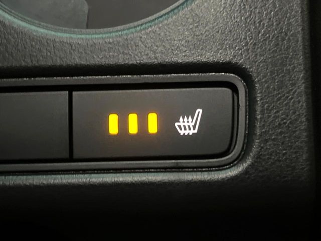 【シートヒーター】寒い日に重宝するシートヒーター！エアコンより早く温まってくれるので寒がりの人も安心ですね♪エアコンの温風は乾燥するから苦手、という方にもをおすすめです。