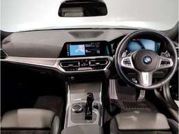 ☆センターパネルを運転席側に僅かに傾けたBMW独特のインパネ☆【駆け抜ける歓び】はここからもスタートしております☆