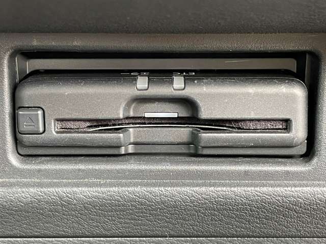 「ETC車載器」　料金所での通行券の受け取りや料金の支払いのための、一時停止や現金のやりとりが不要♪停車が不要になることによる渋滞緩和にも威力を発揮します♪セットアップもカーチスにお任せください♪