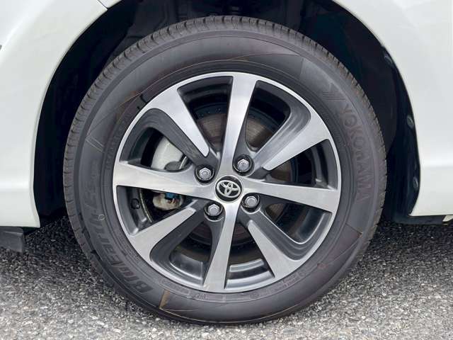 弊社ではオイル交換に【Shell　HELIXオイル】を採用しております！F1レースにも使用されている高級オイル☆弊社のメンテナンスパックでは、【Shell　HELIペンズオイル】の交換が何回でも無料♪