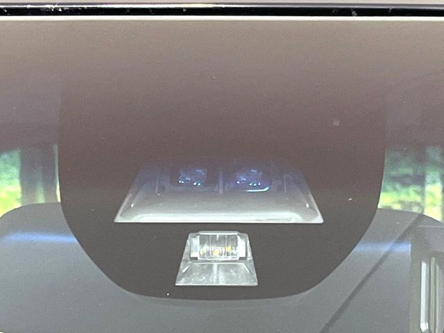 【シティブレーキアクティブシステム】低速走行中に前方の車両等を認識し、衝突しそうな時は警報とブレーキで衝突回避と被害軽減をアシスト。より安全にドライブをお楽しみいただけます。