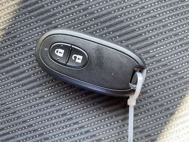 インテリキーで鍵を使用せずに車両のドアの施錠・開錠やエンジンの始動ができます。