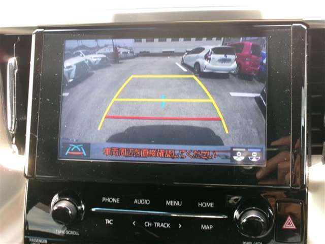バックモニター付きですので、日常の駐車はもちろん、人や障害物などを映像で確認できるので安心です！（補助装置になりますので、目視でもご確認ください）