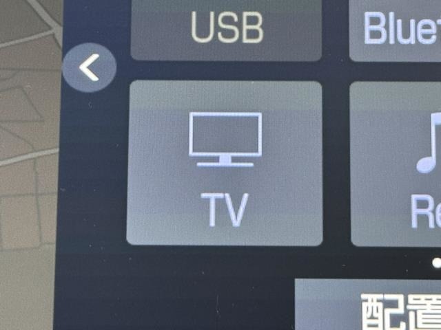 TVが見れるチューナーを装備しています。　新しい車でも付いていないことで、TVが見れない事も多々あるので要チェックです。