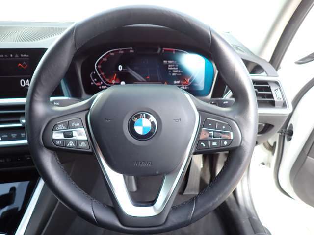 ◆マルチファンクションレザーステアリング◆多機能スイッチ付ハンドル◆