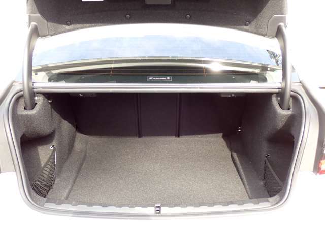 ◆ラゲッジスペース◆トランクスルー機能付きでゴルフバックも積込み可能です◆