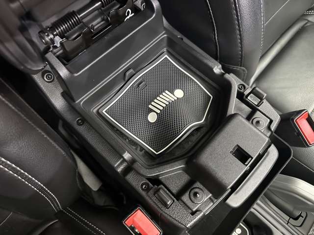 ご遠方の場合でも、下取り車両の金額を概算でお出しすることは可能でございます。車検証をお手元に、走行距離をご確認の上お問い合わせくださいませ。