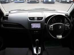 すっきりとしたスイフトらしいデザインのダッシュ回り！フロントビューの視認性もよく運転しやすいと思います★