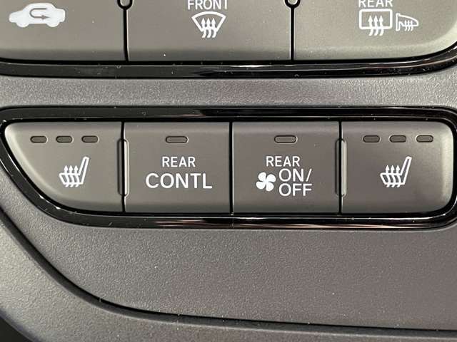 【シートヒーター】寒い日には必要ですね！！運転をさらに快適にしてくれます！！