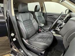 【ハーフレザーシート】を装備しており、車内の高級感がアップしております☆