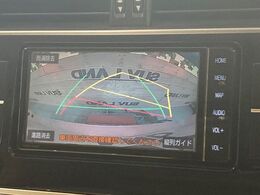 【バックカメラ】駐車時に後方がリアルタイム映像で確認できます。大型商業施設や立体駐車場での駐車時や、夜間のバック時に大活躍！運転スキルに関わらず、今や必須となった装備のひとつです！