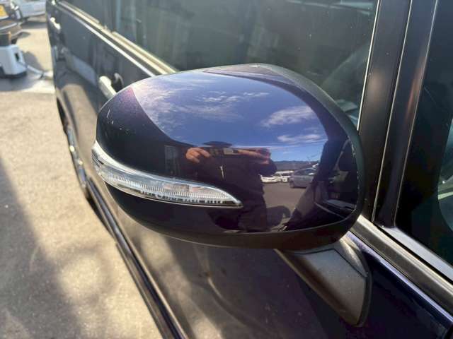 ミラーはウィンカーミラーがついておりますので見た目もおしゃれです♪