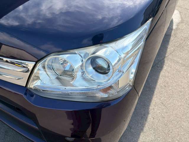 ヘットライトは現状でも綺麗ですが、磨き上げてより綺麗にいたします。