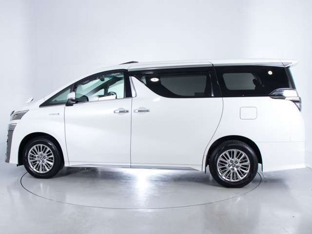 当社では販売車両の1台1台に車輌状態評価書【修復歴の有無、走行距離計の交換、改ざん等の有無を証明する書面】がついております。内外装抗菌クリーニング済み！！これからも気持ちよくお乗り頂けます☆