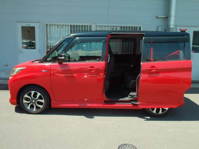 両側スライドドアなので、狭い駐車場でも乗り降りもラクラク♪