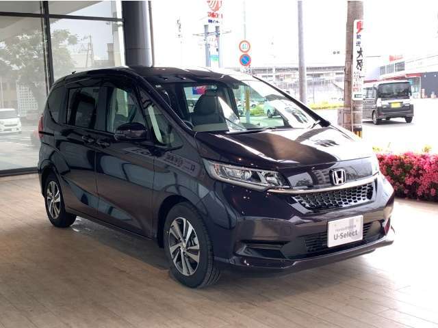 とてもキレイなカラーとなっております。ぜひ現車にてご確認くださいませ