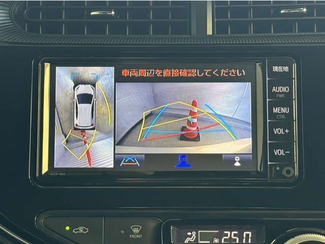 真上から見下ろしたような視点で車とその周囲を確認出来る画面と、車両後方を映し出すバックモニター画面の2つを表示してくれます。