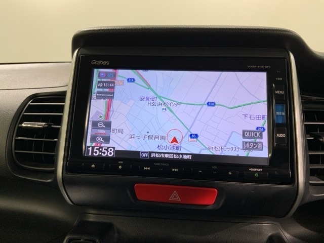 アップルカープレイ対応ギャザズナビ搭載です。知らない道も安心ですね！