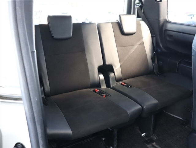 弊社でお車をご購入頂いたお客様は、一部車種を除いて【オイル交換永久無料】となっております。※詳細はスタッフまでお問合せ下さい。