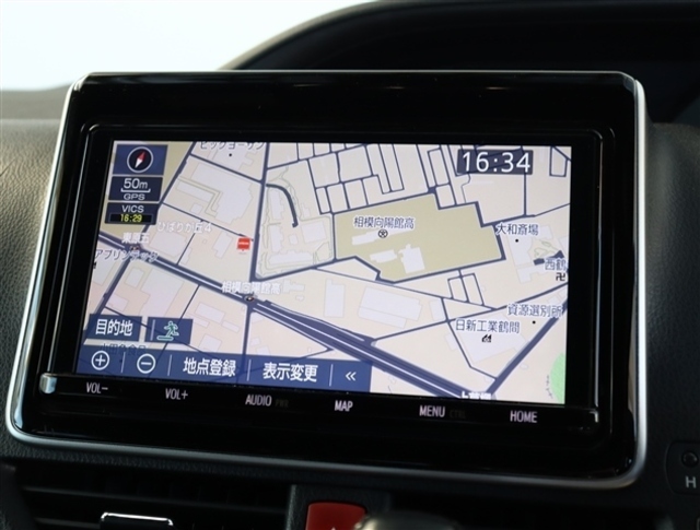 お車選びをお楽しみ頂けるよう、在庫車の展示スペースを十分に確保しております。