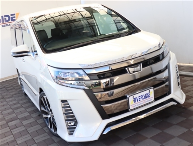 【車屋】として、長く車業界に従事した経験豊富なスタッフが在籍しております。