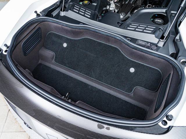 トランクには手荷物等を入れるスペースがあります。