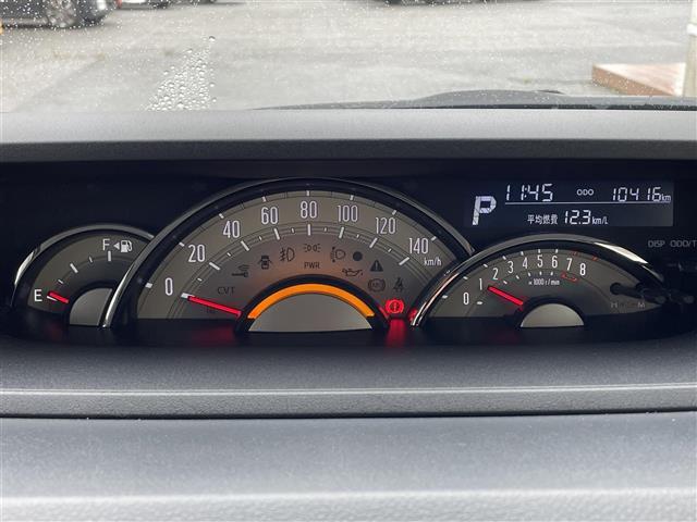 【スピードメーター】『スピードメーター』の画像になります。メーターがシンプルで見やすく運転しやすいですね！