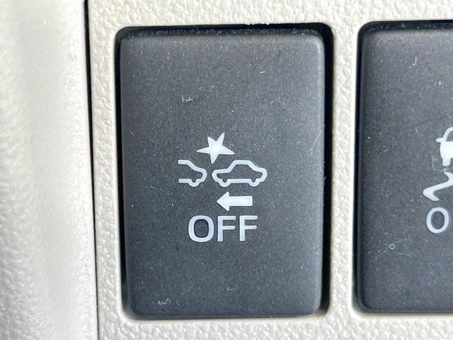 【スマートアシスト】走行中に前方の車両等を認識し、衝突しそうな時は警報とブレーキで衝突回避と被害軽減をアシスト。より安全にドライブをお楽しみいただけます。
