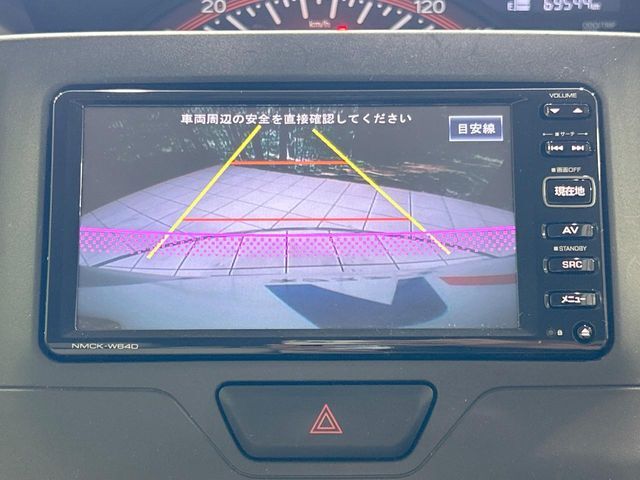 【バックカメラ】駐車時に後方がリアルタイム映像で確認できます。大型商業施設や立体駐車場での駐車時や、夜間のバック時に大活躍！運転スキルに関わらず、今や必須となった装備のひとつです！