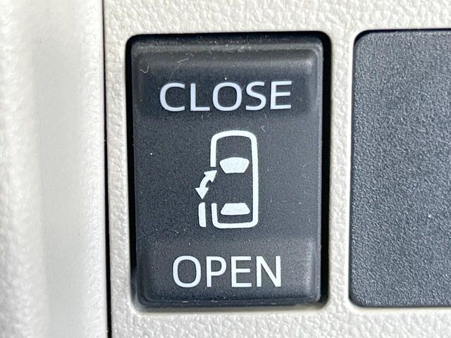 【パワースライドドア】スマートキーや運転席のスイッチでスライドドアの開閉が可能♪電動だから力を入れてドアを開ける必要が無く、小さいお子様でも、重い荷物を持っている時もラクに開け閉めできます♪