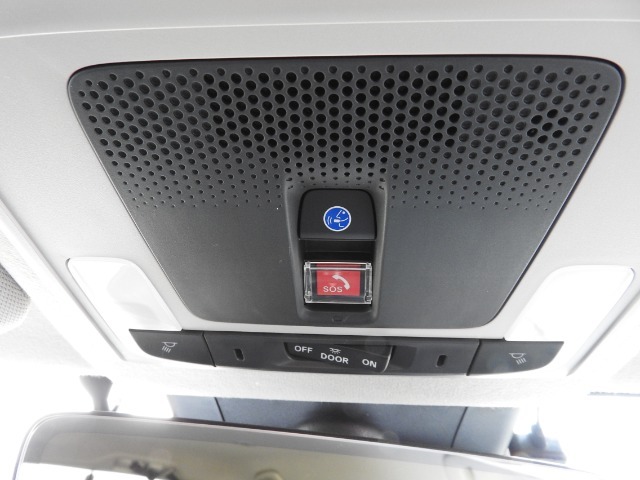 Honda　CONNECTが安心快適なカーライフを実現します。万一の時も緊急通報ボタンやトラブルサポートボタンで24時間365日お客様をサポート。大事なお車の盗難やいたずらなどにも対処します。（有料）
