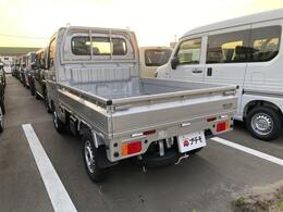 これからお車を購入し長くカーライフを楽しんで頂きたいと思い、当社スタッフは、そんな様々なお客様と安心して、楽しめるカーライフを一緒に考えてご提案させて頂いております。