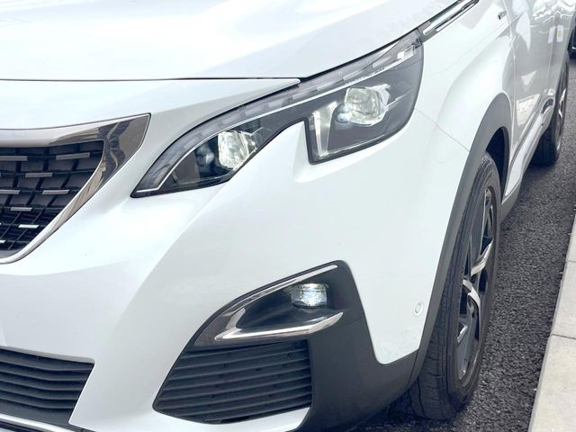 ●LEDヘッドライト：夜間走行時も良好な視界を確保し安心して運転できる高輝度LEDヘッドライトを装備！点灯速度が早く、消費電力も抑えられています。