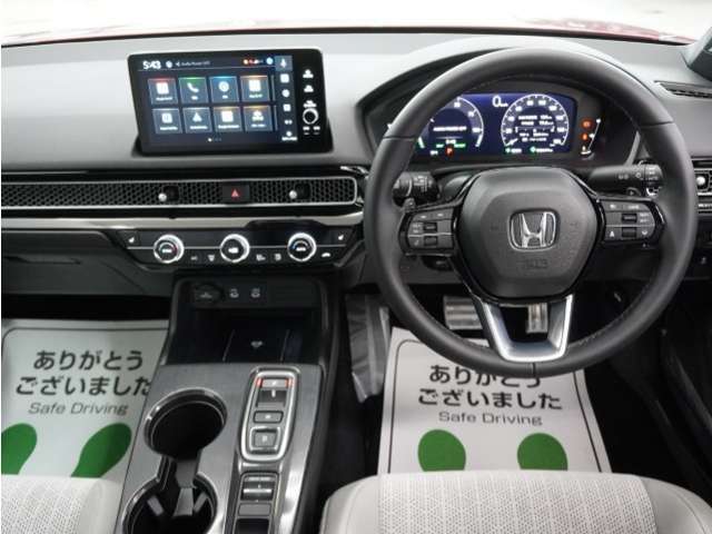 とても握りやすいステアリング！運転手の気持ちがそのまま伝わるかのような反応をしてくれます！小物入れや各ボタンの配置にこだわり、とても使いやすいです ！視認性も良好なのでロングドライブもお任せ下さい！