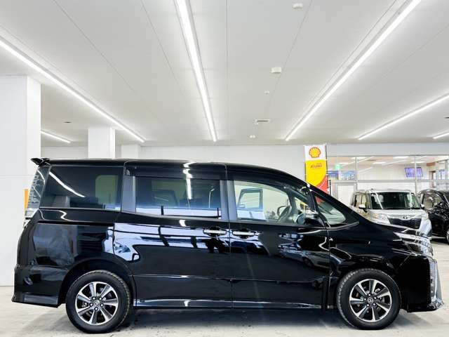 煌耀翔 トヨタ ヴォクシー 2.0 ZS 煌III 4WD 2020年 3.5万キロ (青森県