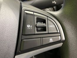 【アダプティブクルーズコントロール】高速道路での長距離走行が楽に！！自動で速度を保つクルーズコントロールが、衝突軽減システムと連携し、前方の車両を感知して車間を保つように速度調節してくれます！！