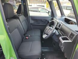 内装はルームクリーニング・除菌作業済みです。シートや内張りも綺麗な状態ですので　是非、一度ご来店のうえご確認ください！