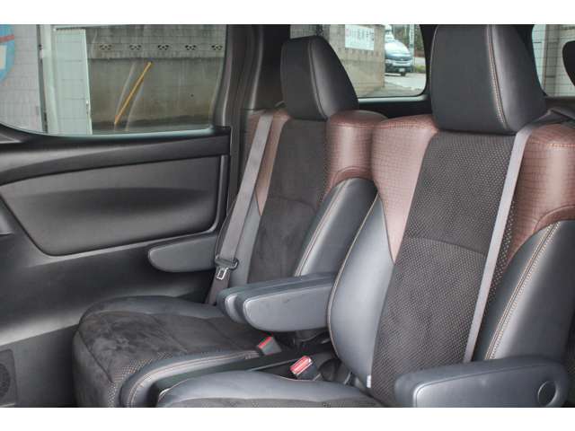 自動車と一緒に任意保険もご相談下さい。お車に合った内容をご提案させていただきます。