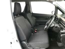 【運転席パワーシート】運転手にあったシートパターンに調整可能です。