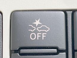 【スマートアシスト】走行中に前方の車両等を認識し、衝突しそうな時は警報とブレーキで衝突回避と被害軽減をアシスト。より安全にドライブをお楽しみいただけます。